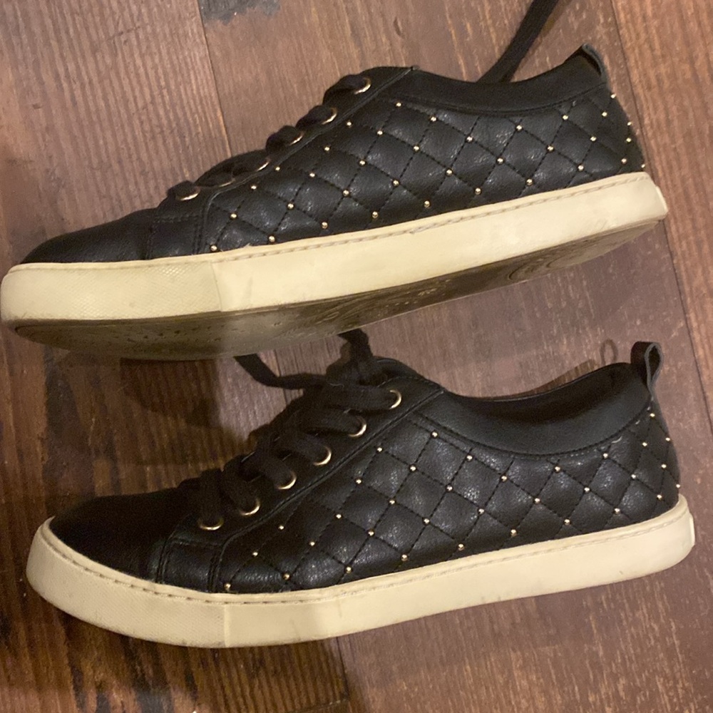 Preowned ALD O size 7 sneakers cute black gold